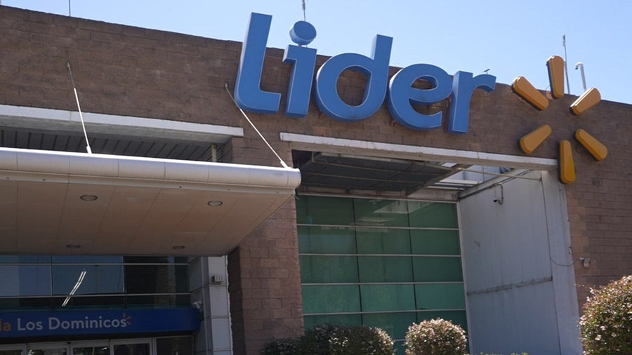Fachada de un supermercado Lider donde se venden productos Whenua